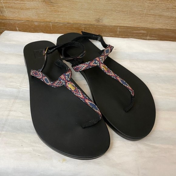 reef t strap sandals